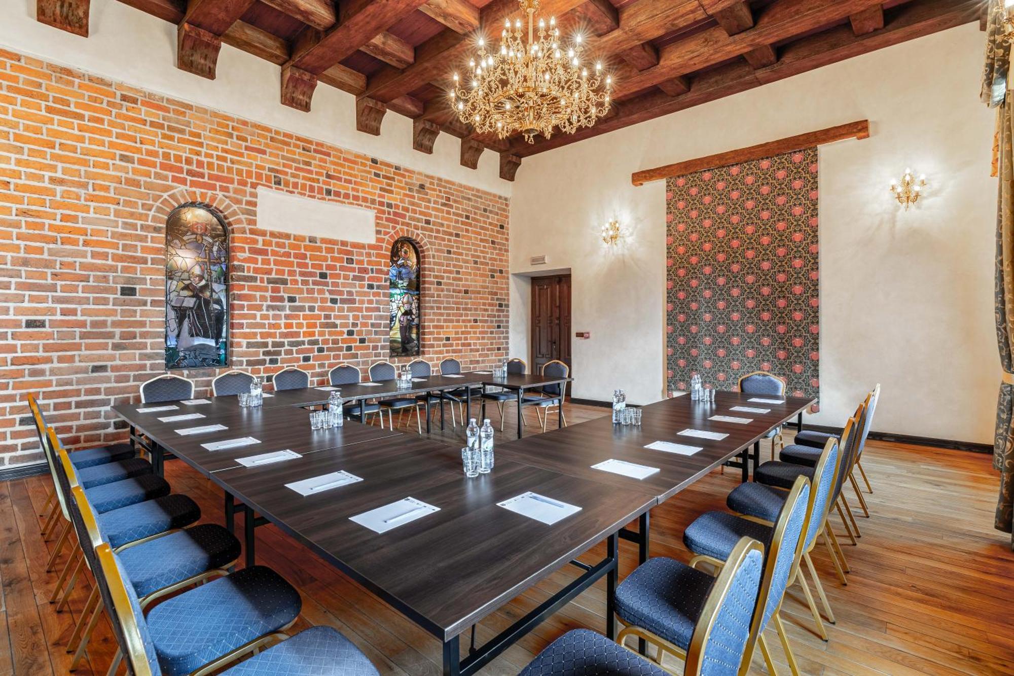 Aparthotel Zamek Uniejow Exteriér fotografie
