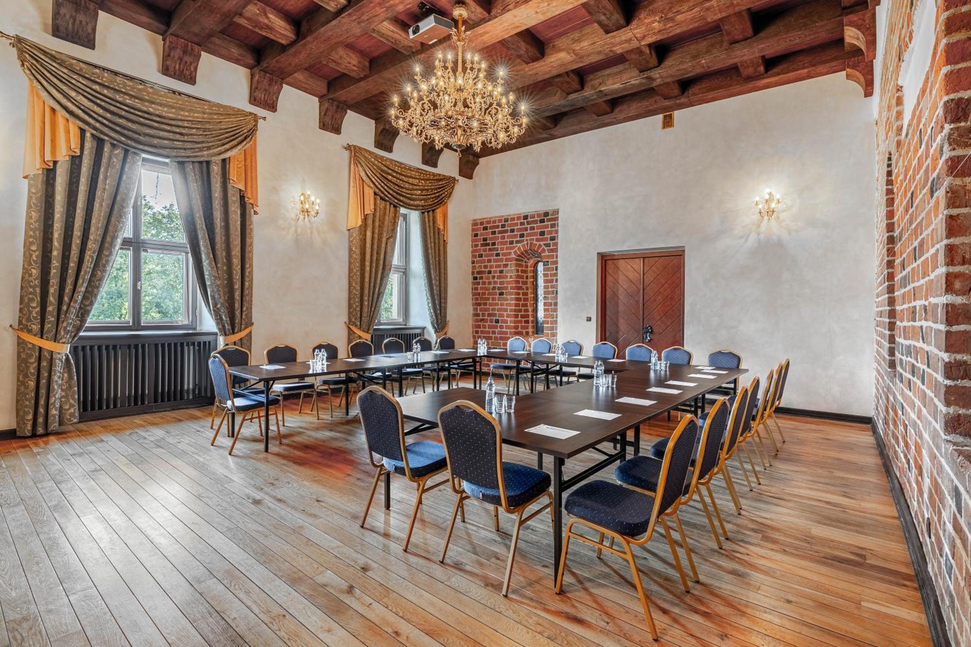 Aparthotel Zamek Uniejow Exteriér fotografie