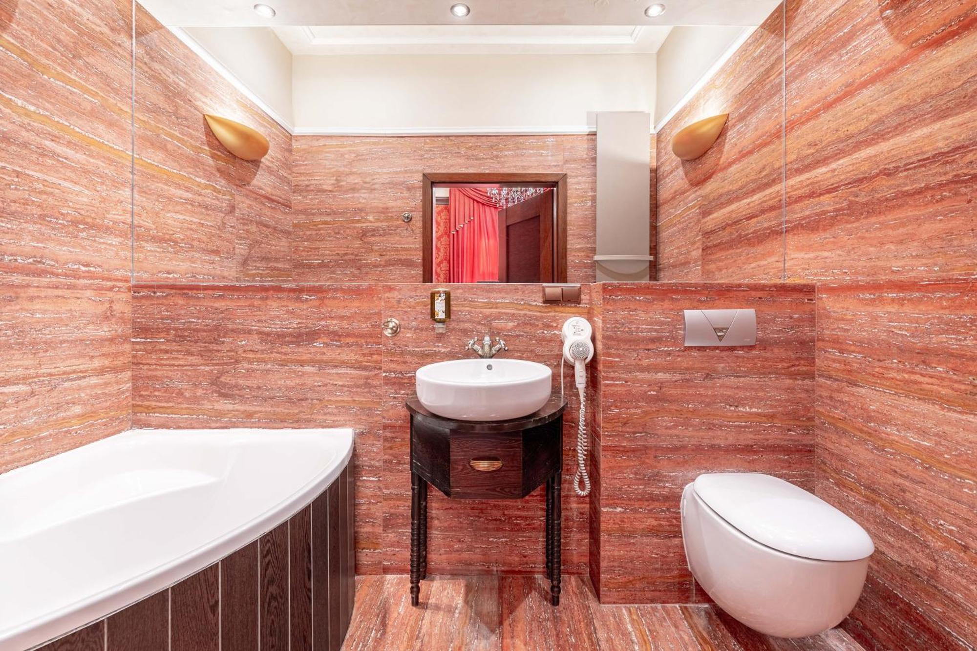 Aparthotel Zamek Uniejow Exteriér fotografie