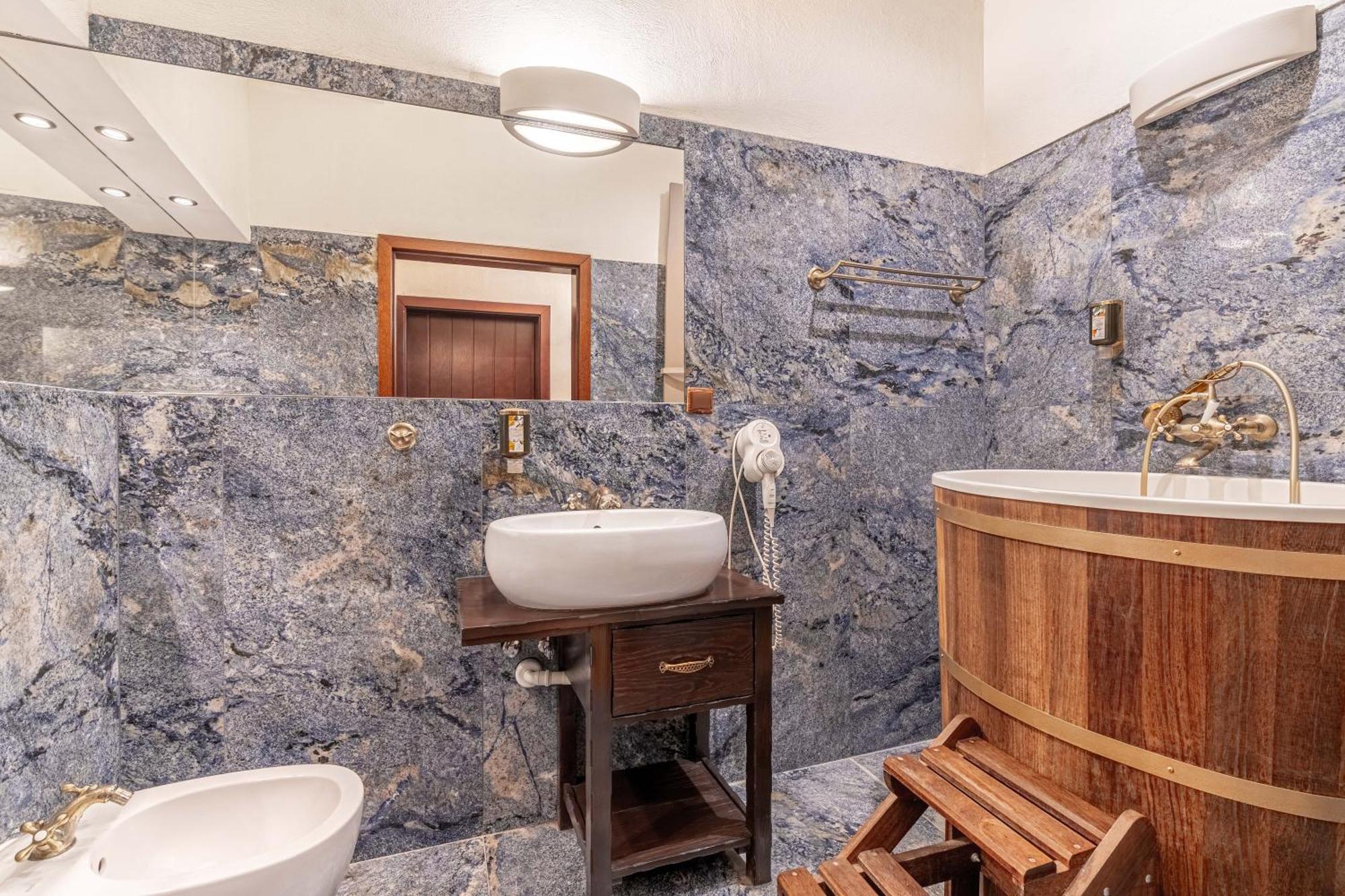Aparthotel Zamek Uniejow Exteriér fotografie