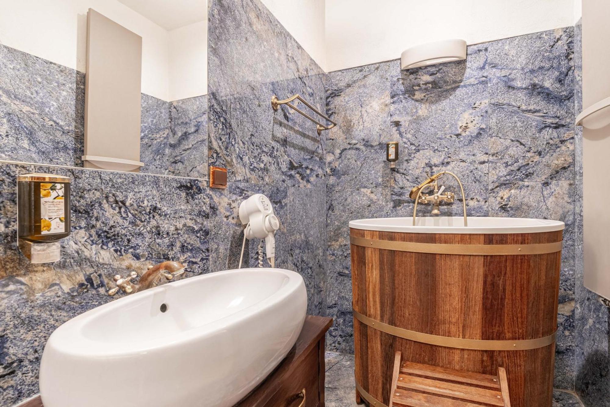 Aparthotel Zamek Uniejow Exteriér fotografie