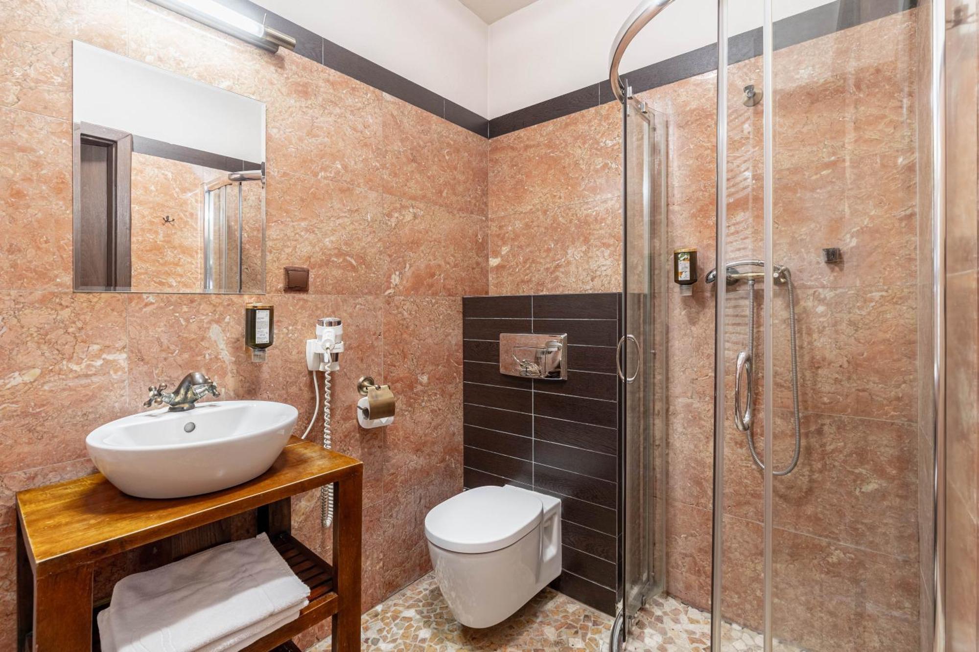 Aparthotel Zamek Uniejow Exteriér fotografie