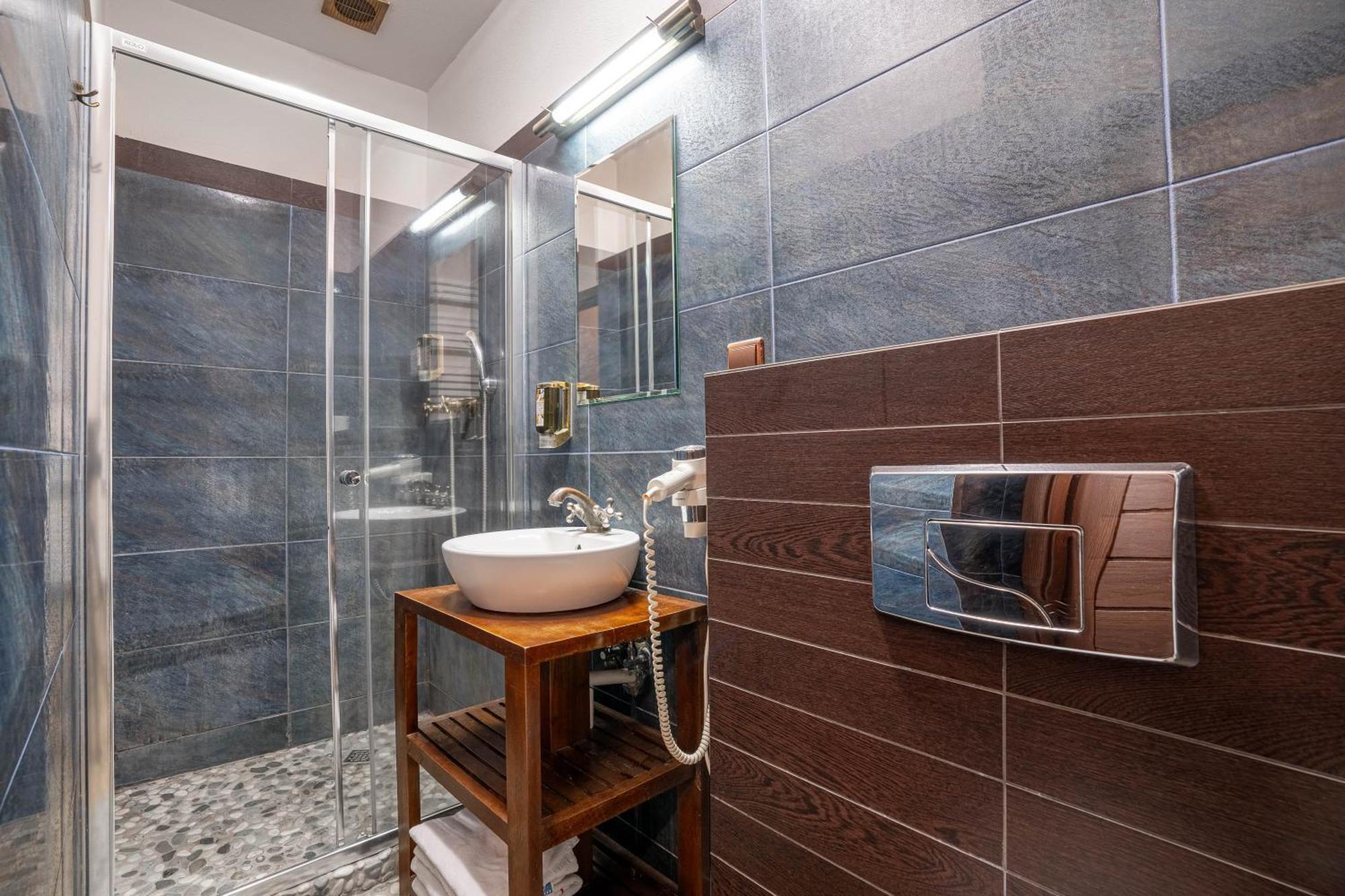 Aparthotel Zamek Uniejow Exteriér fotografie
